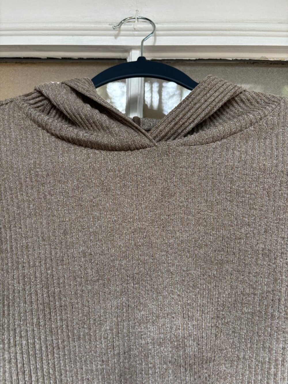 ALO Yoga Muse Rib-Knit Hoodie in Olive Tree Size Medium - Picture 15 of 16